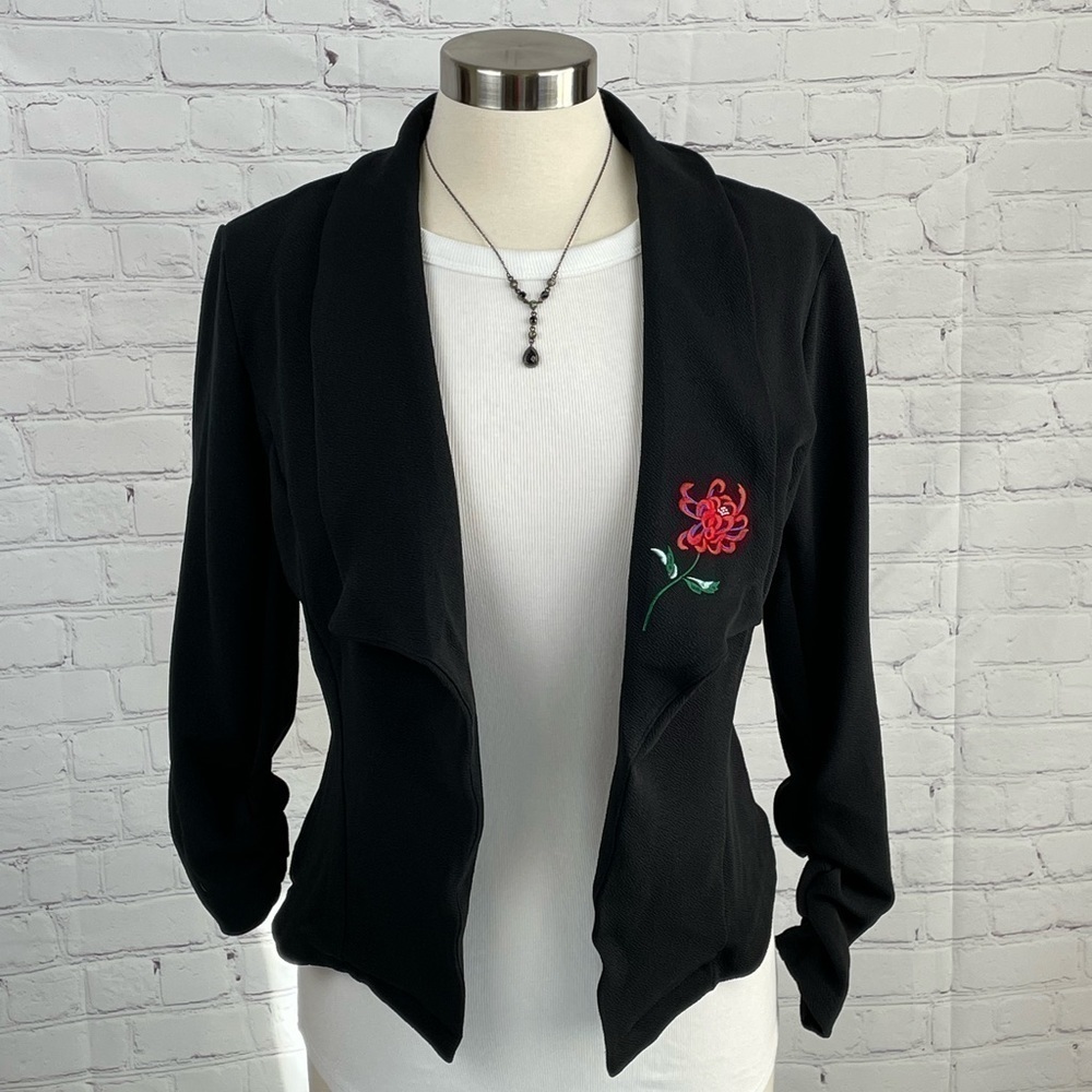 Alice CO Open Front Blazer Black w/Embroidered Flower On Lapel Small 3/4 Sleeve